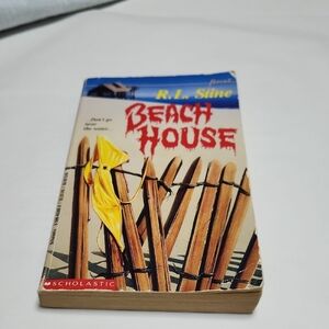 RL Stine -- Beach House